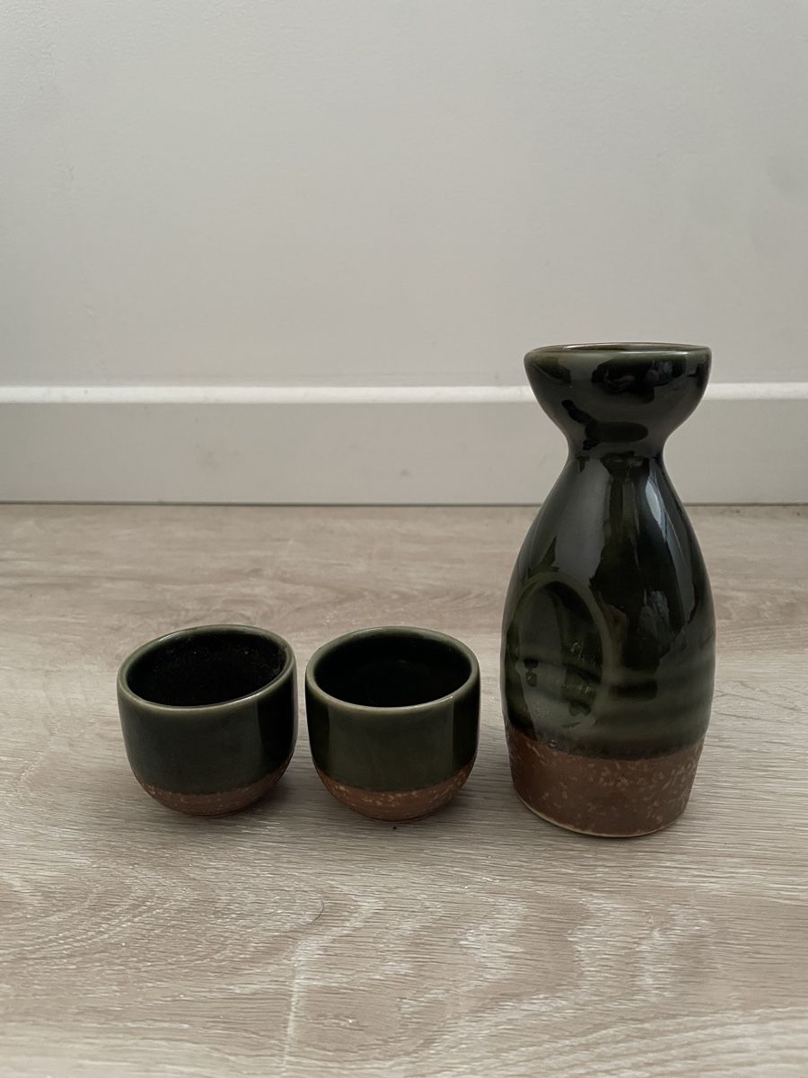 Set di piatti: Service à sake – Usato da Le Grand-Saconnex venduto da D.Ng
