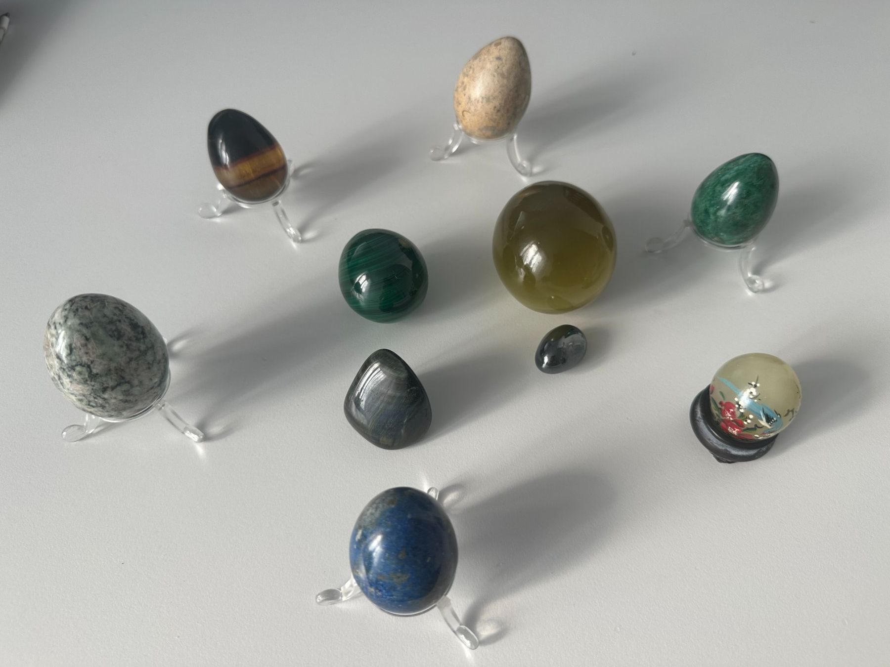 Pierres précieuses: Exquisite Sammlung von 10 Edelstein-Eiern & Mineralien – D'occasion à Meggen par HRB77