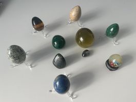 Exquisite Sammlung von 10 Edelstein-Eiern & Mineralien