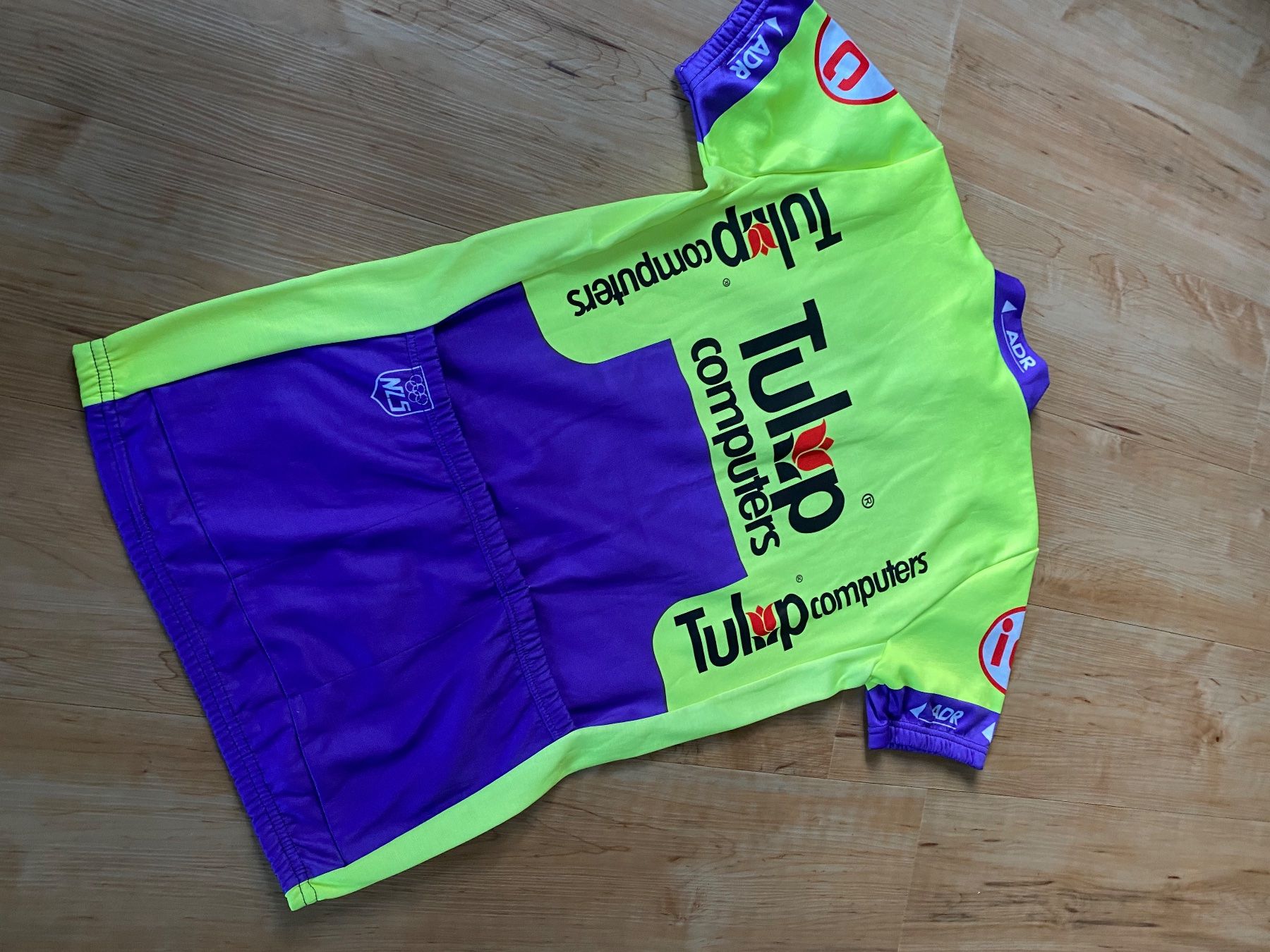 Canottiere & Pantaloni: Tulip comuters 90s adr radtrikit medium – Usato da Appenzell venduto da classiccyclingkits 2