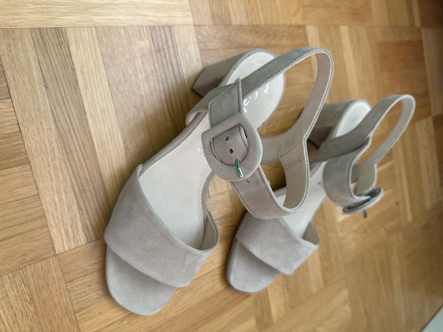 Damenschuhe: Gabor 37.5 Riemensandale beige – Gebraucht aus Riedikon von Torino99 3