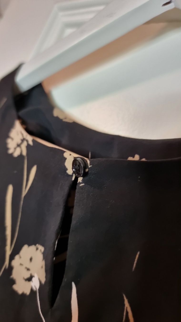Camicette: Schicke Bluse Gr. 40/L schwarz beige Blumenmuster – Usato da Wald ZH venduto da CapLux 5