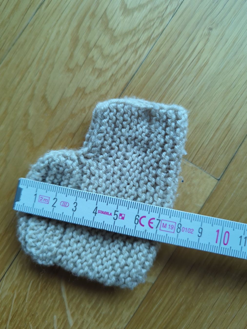 Calze per bambini: Handgestrickte Babyschuhe, Neugeborene – Nuovo (secondo la descrizione) da Zug venduto da sunshinestateofmind 2