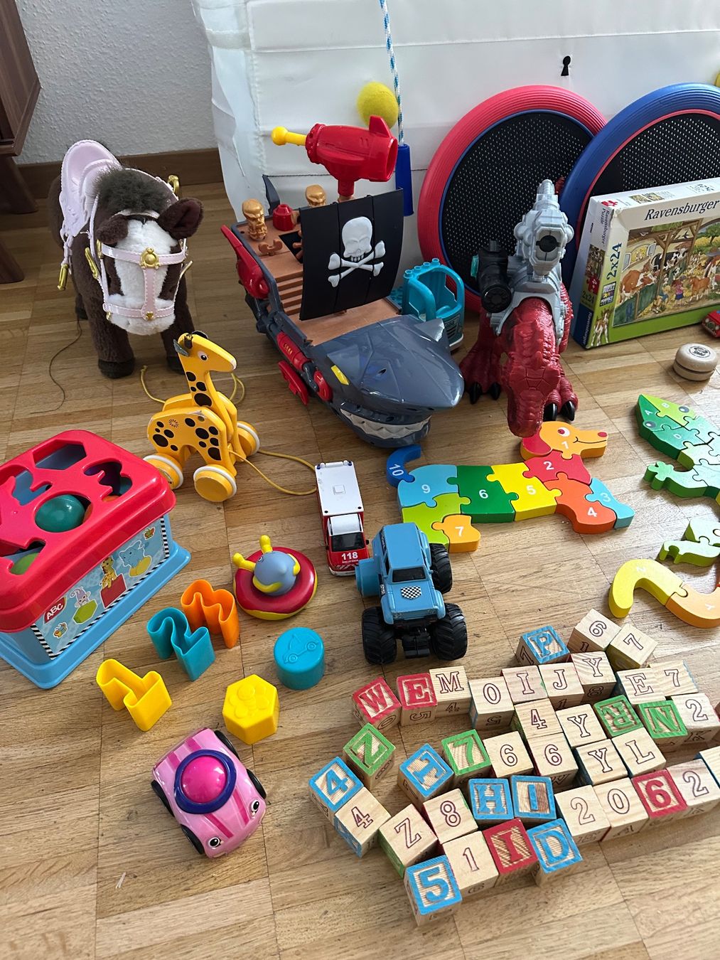 Giocattoli: Diverse Spielsachen inkl. Kiste – Usato da Zürich venduto da Maximum78 1