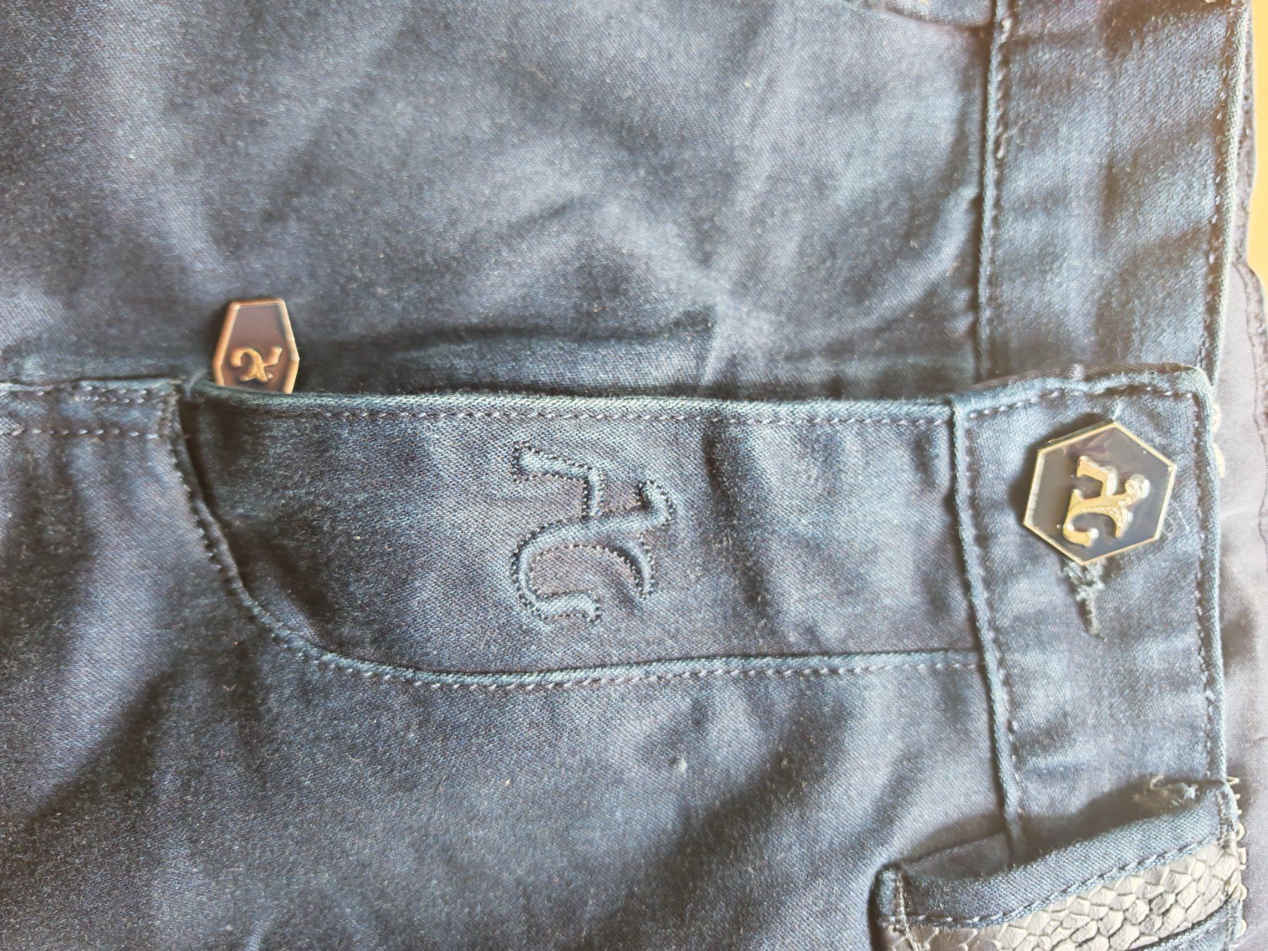 Pantaloni: ANGELO GALASSO Luxus Herren Jeans Dunkelblau Python M/ 34 – Usato da Pfäffikon SZ venduto da mat_qgm9 1