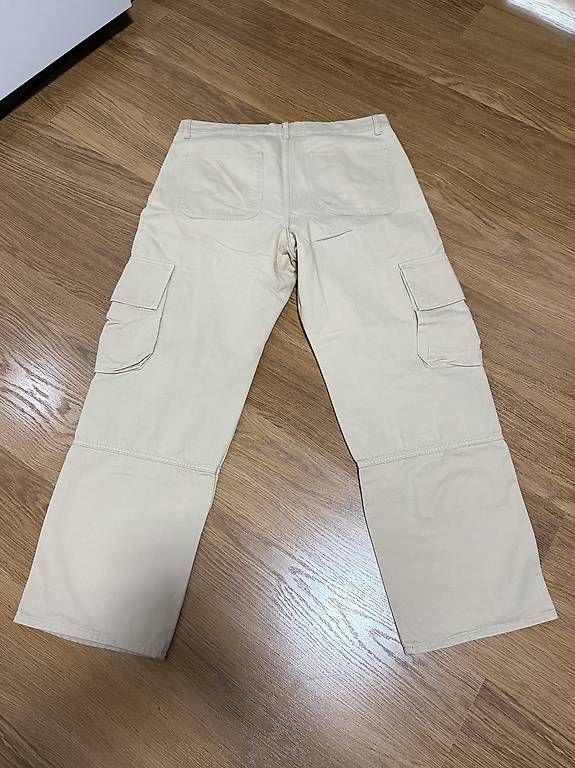 Pantaloni: EightyFive Pantalon Cargo Beige Taille 36 – Usato da Chézard-St-Martin venduto da keke_0675 3
