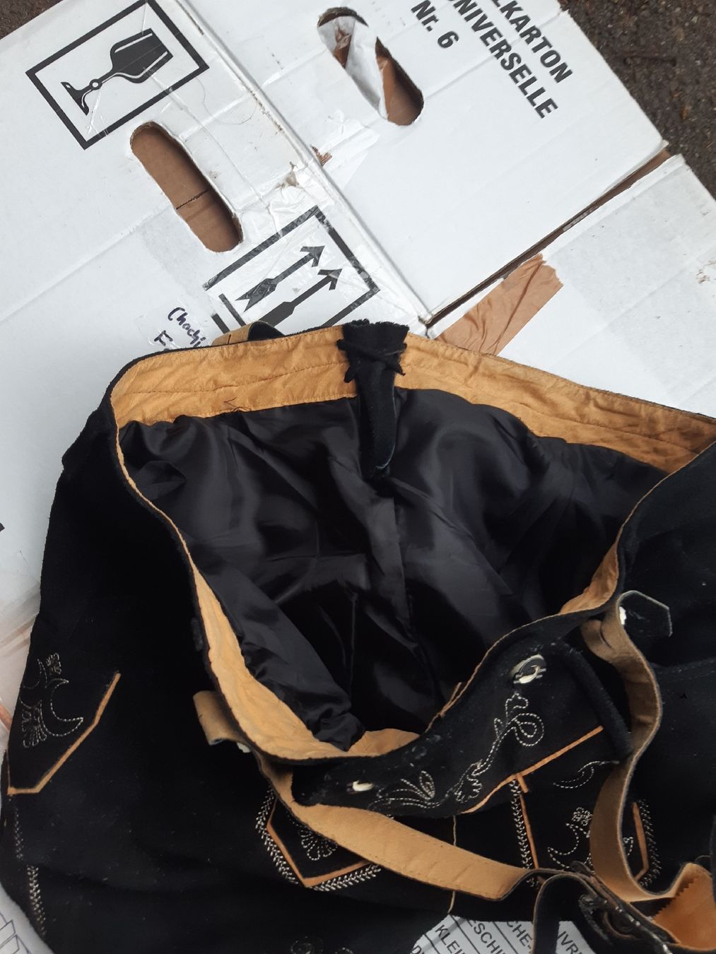 Pantaloni: Lederhose bayrisch – Usato da Umiken venduto da Idus 2
