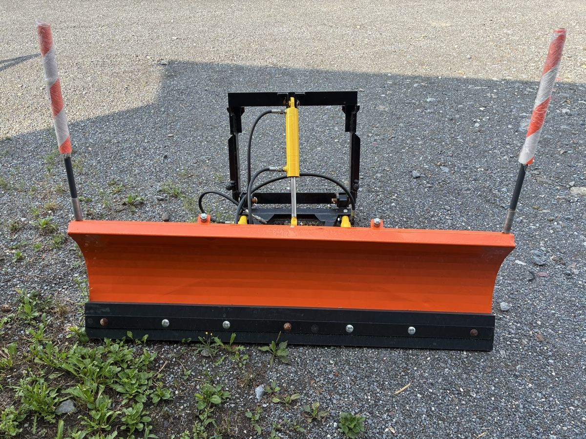 Veicoli commerciali: VMeili Kleintransporter mit Schneepflug gebraucht – Usato da Berschis venduto da 746383 6