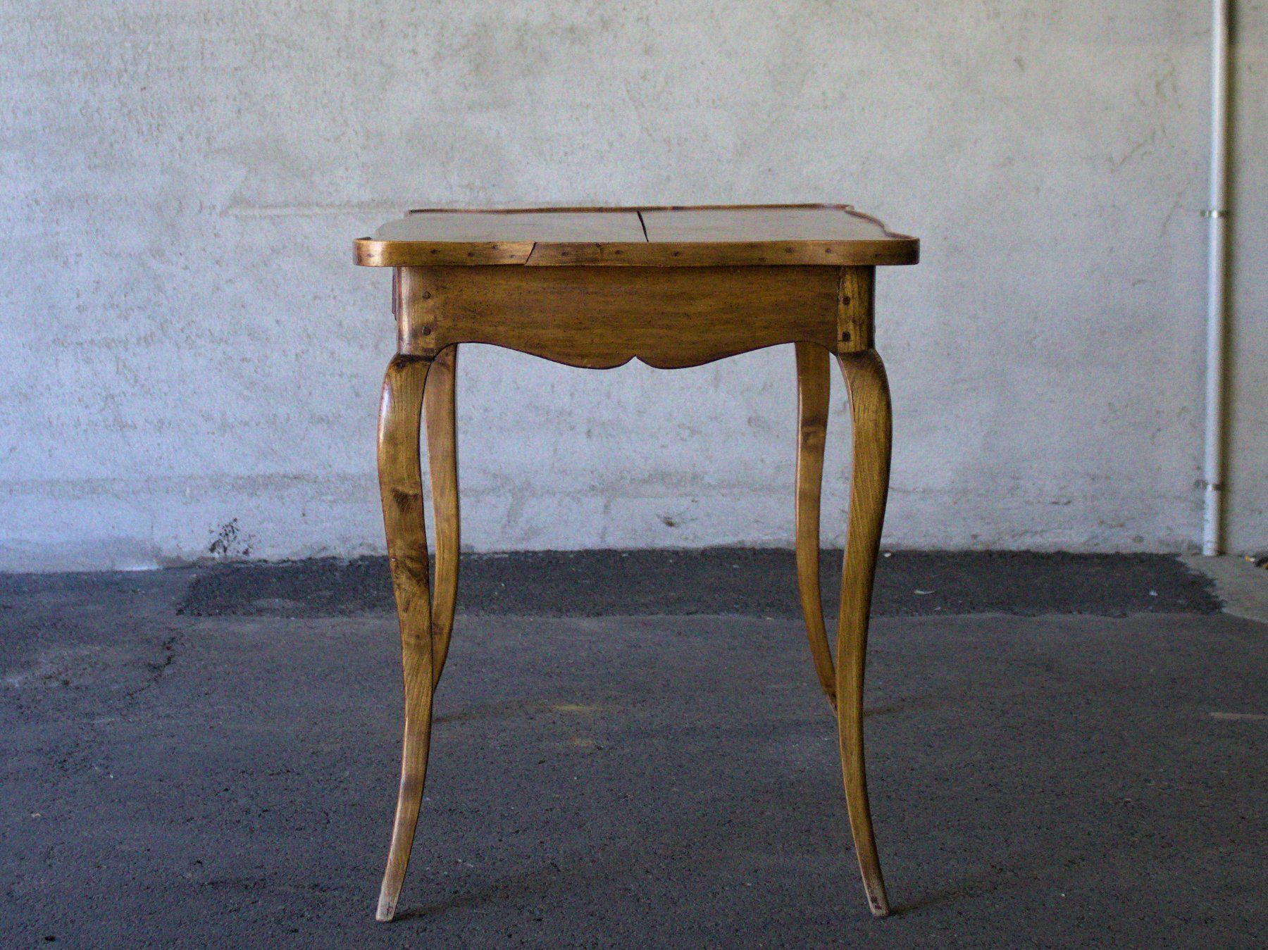 Tavoli: Table à écrire d'époque Louis XV – Usato da Les Mayens-de-Sion venduto da valbroc 5