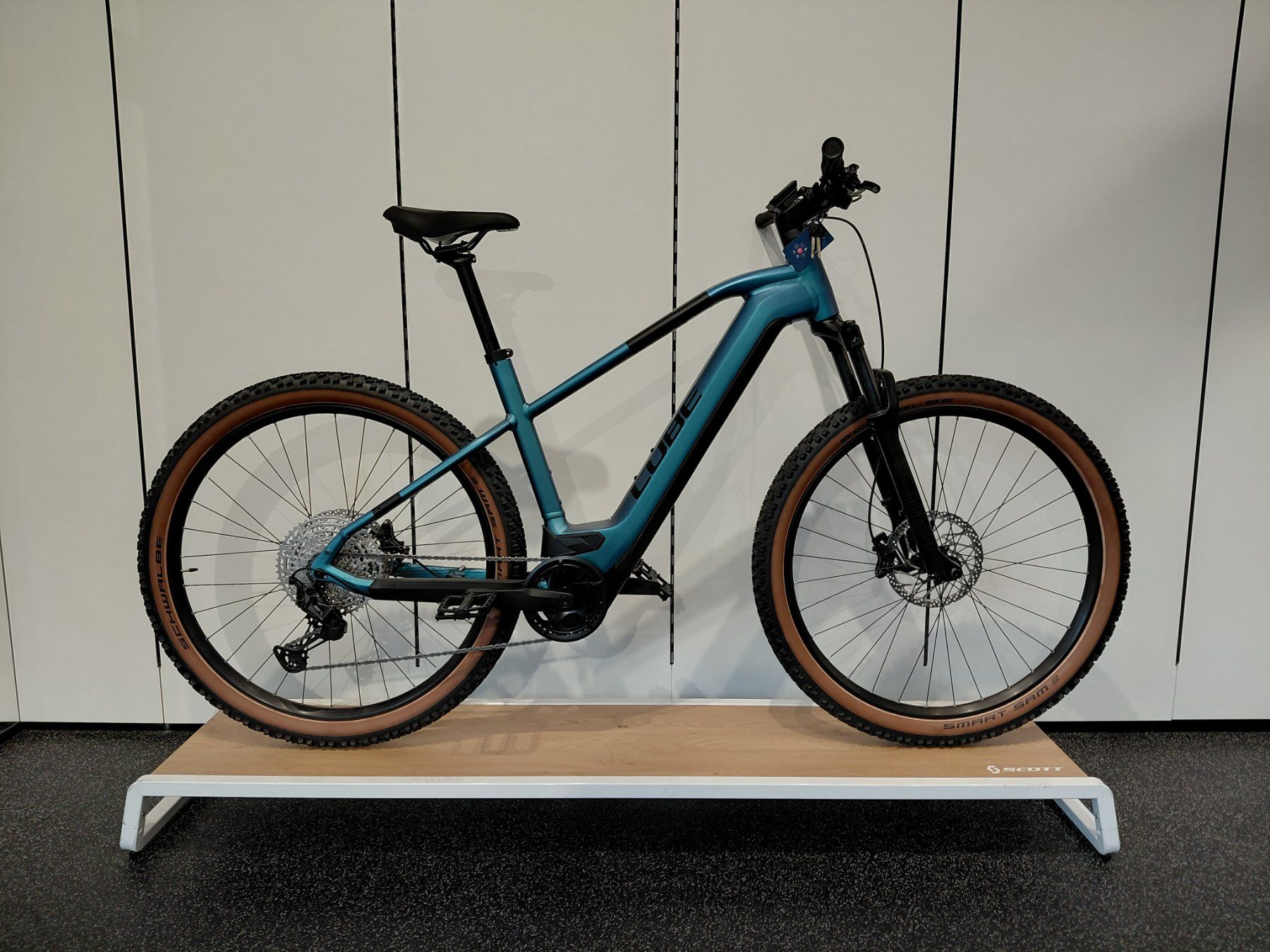 Cube Velos: Cube Reaction Hybrid Race 750 2024 – Neu und originalverpackt aus Klosters von mie_9vjk