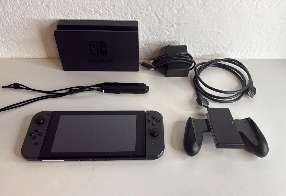 Nintendo Console: Nintendo Switch Console - Fully Functional 🎮 – Usato da Ehrendingen venduto da bubulence 1