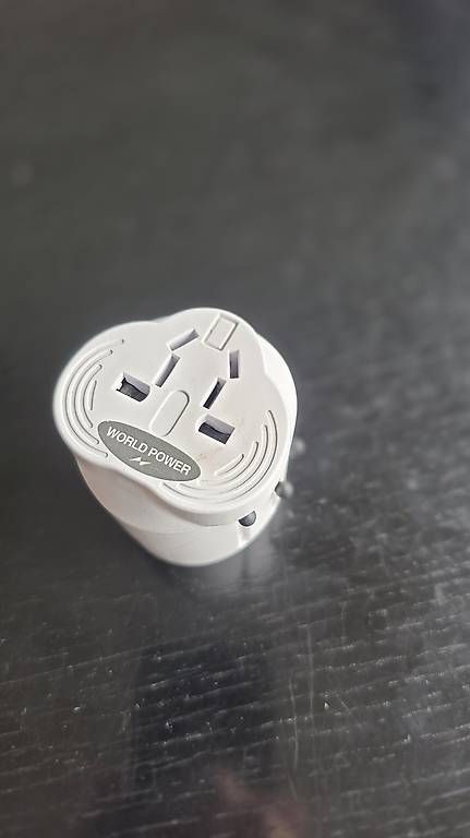 Unità & Adattatore: World Travel Adapter – Usato da Zürich venduto da Tornadorey 3