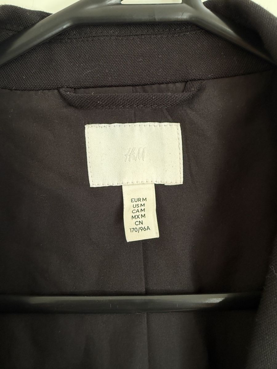 H&M Completi & Tailleur: Blazer H&M  – Usato da Luzern venduto da AlinaPa 1
