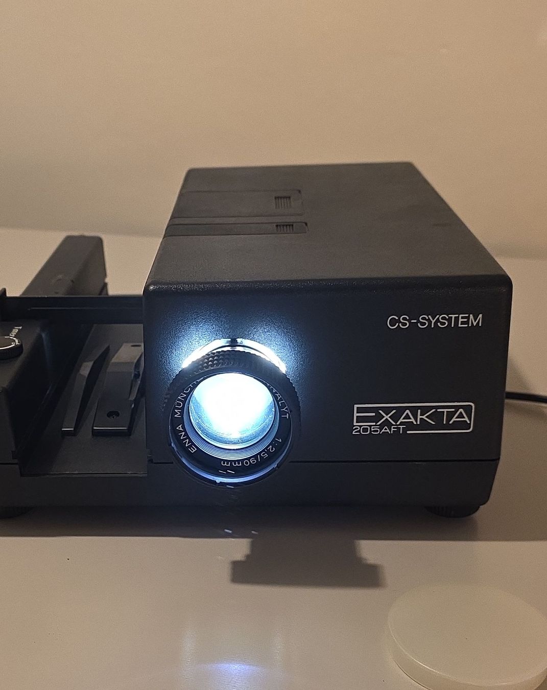 Lettore multimediale & Streamer: Exakta CS Diaprojektor funktioniert – Usato da Wigoltingen venduto da Zuckerfee84