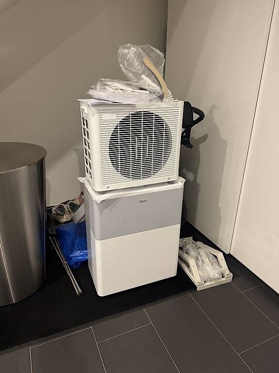 Midea Climatiseurs: Midea Porta Split 12000 BTU – Neuf (Voir description) à Altendorf par Chill19 2