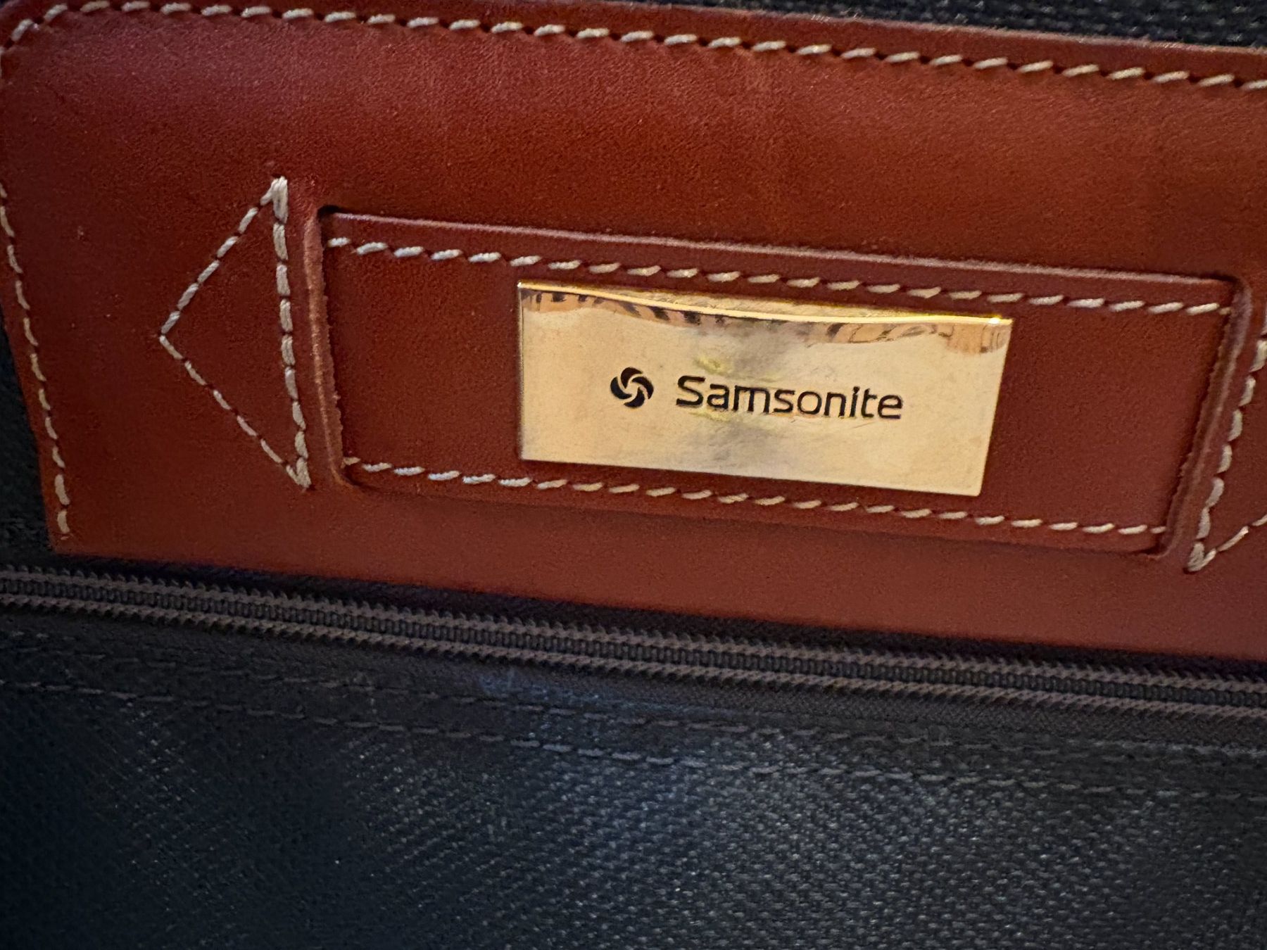 Valises & Sacs: Samsonite Kleiderschrank Trolley – D'occasion à Elgg par Jo_Naj 4