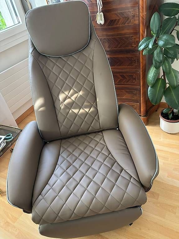 Sessel: Massagesessel mit Wärmefunktion – Neu (gemäss Beschreibung) aus Uster von Carum 1