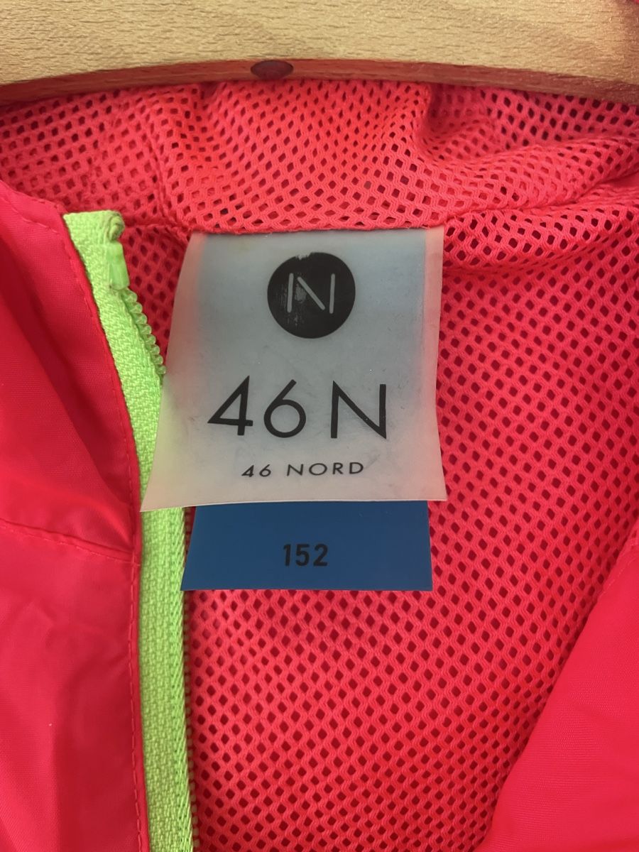 46 Nord Giacche & Cappotti: 46 Nord Regenjacke neonpink – Usato da Basel venduto da noee_joset 2