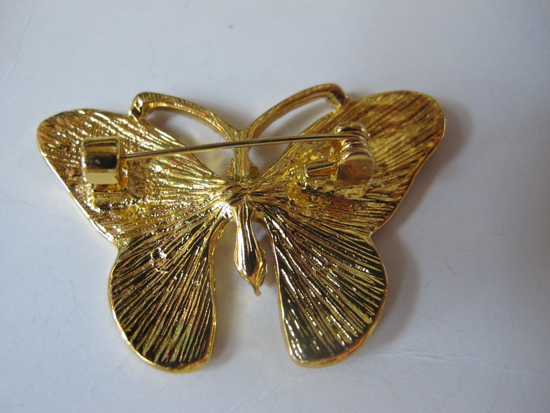 Broches & Aiguilles: Wunderschöne Brosche mit Strass besetzt, Schmetterling – Neuf (Voir description) à Löhningen par Chimae67 2