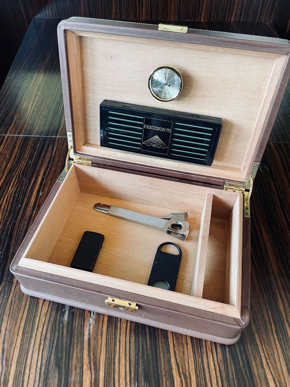Humidor per sigari: Lederbezogenen Zigarren-Humidor El Caballo – Usato da Zürich venduto da Grandpas
