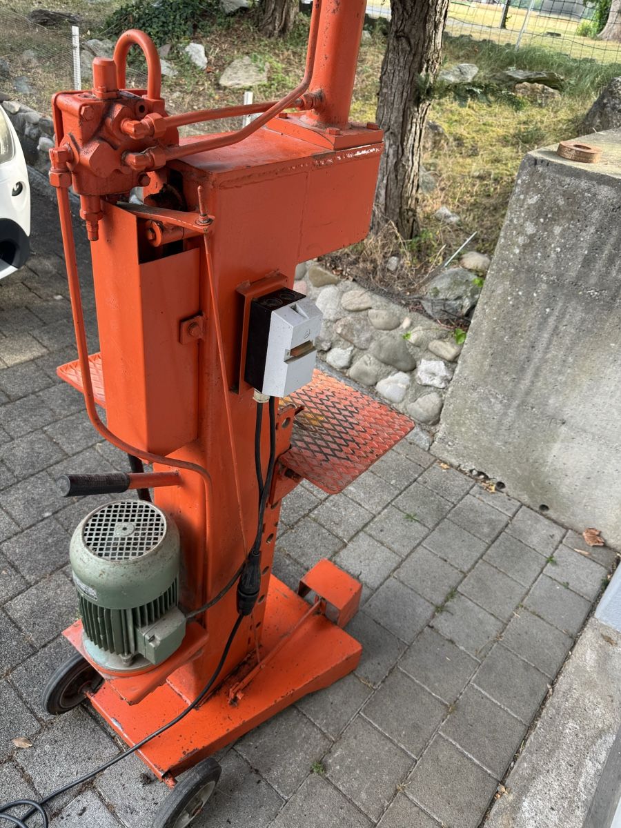 Tutte le macchine: Holzspalter guter Zustand – Usato da Möhlin venduto da mic_k7rm 7