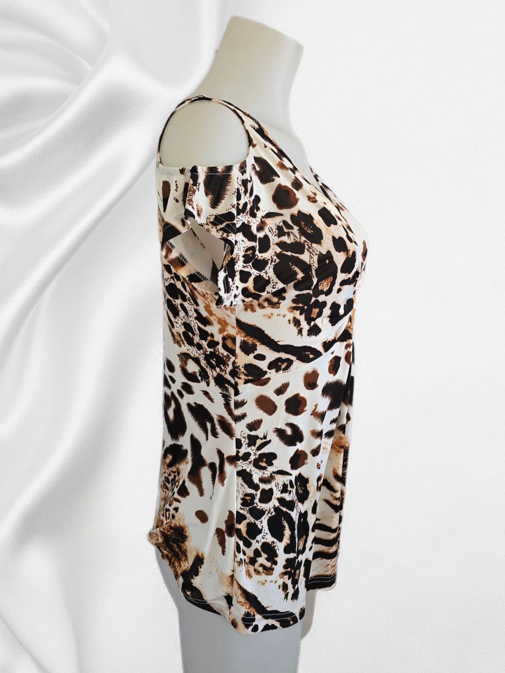 T-shirts: Damen Shirt Leo Print Grösse 38 – Neuf avec emballage d'origine à Aarburg par Hystoria 3
