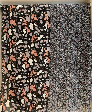 Wendbarer XXL Schal, Schwarz mit Blumenmuster, Doppelseitig