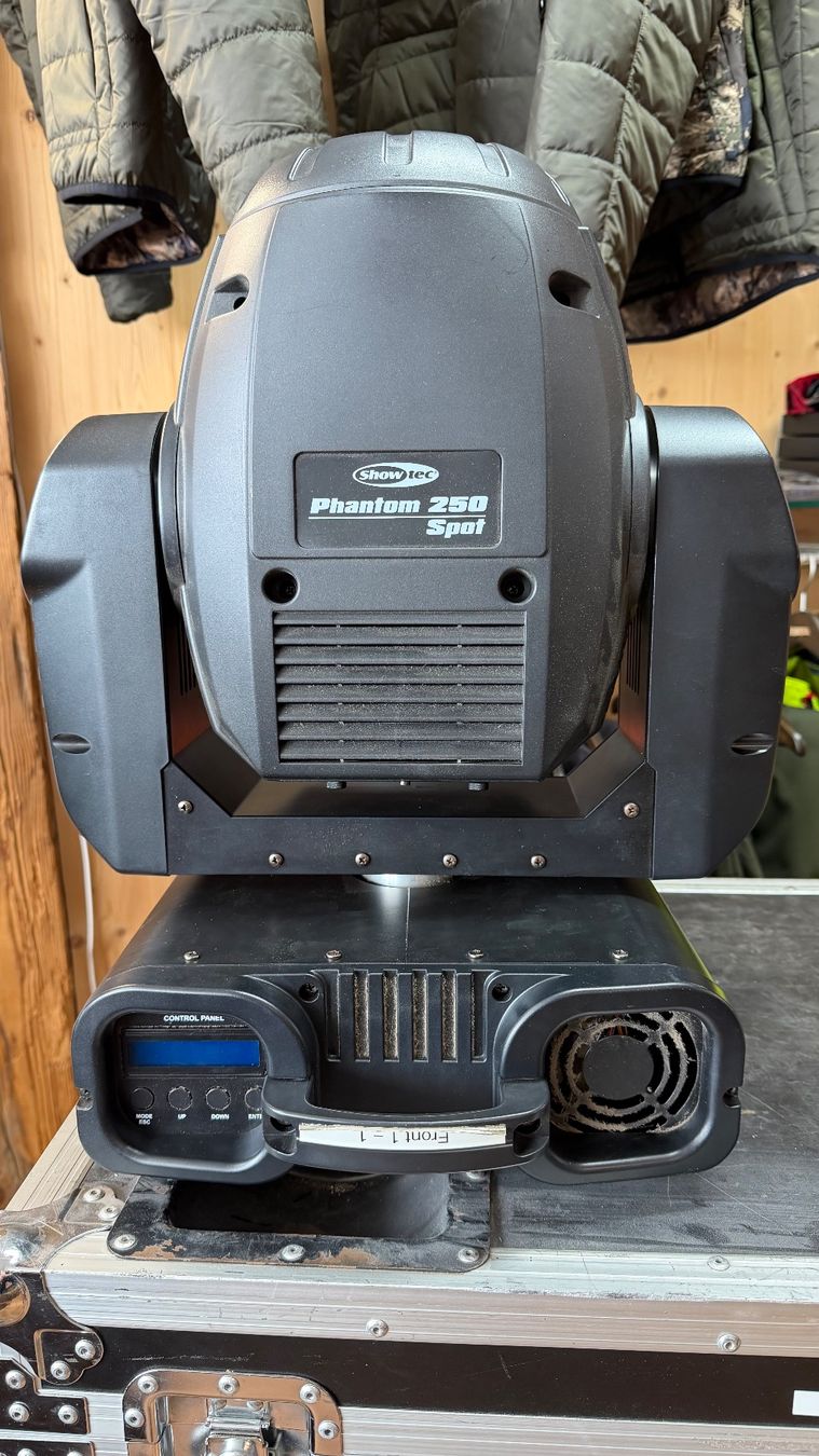 Showtec Lampade: Showtec Phantom 250 Spot Moving Head gebraucht schwarz – Usato da Baar venduto da GerdW 2
