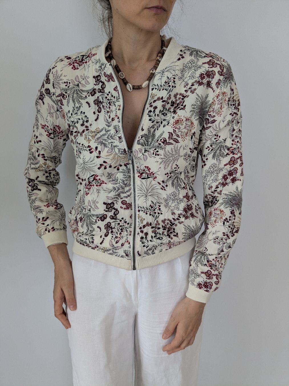 Only Jacken: Bomberjacke ONLY blumenmuster Grösse 34  – Gebraucht aus Rorschach von olg_5qq2