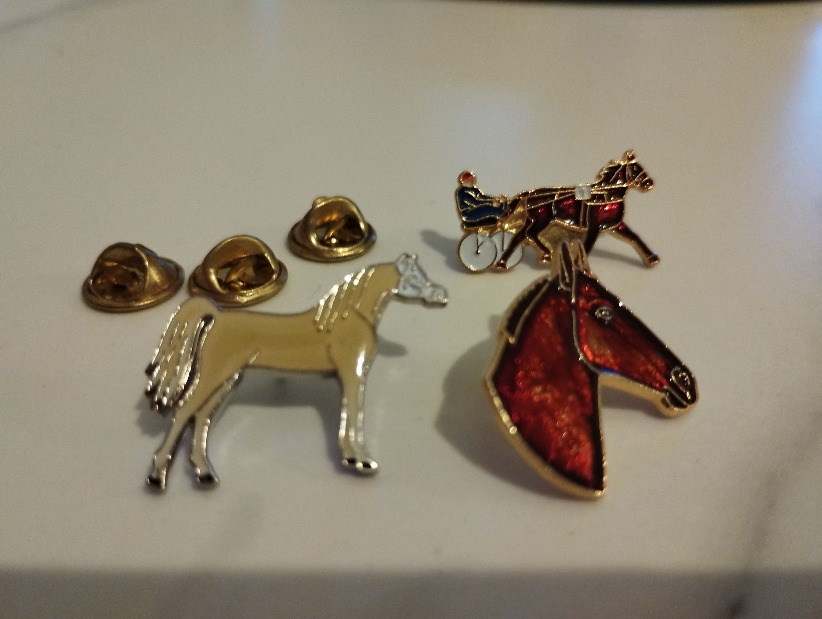 Placchette & Badge: 3 pin's chevaux – Usato da Genève venduto da Octo-puces