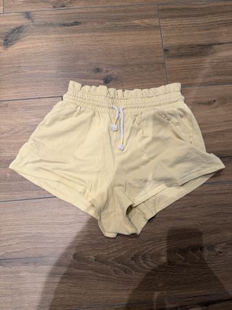 Sommerliche, hellgelbe Shorts, Grösse L, C&A