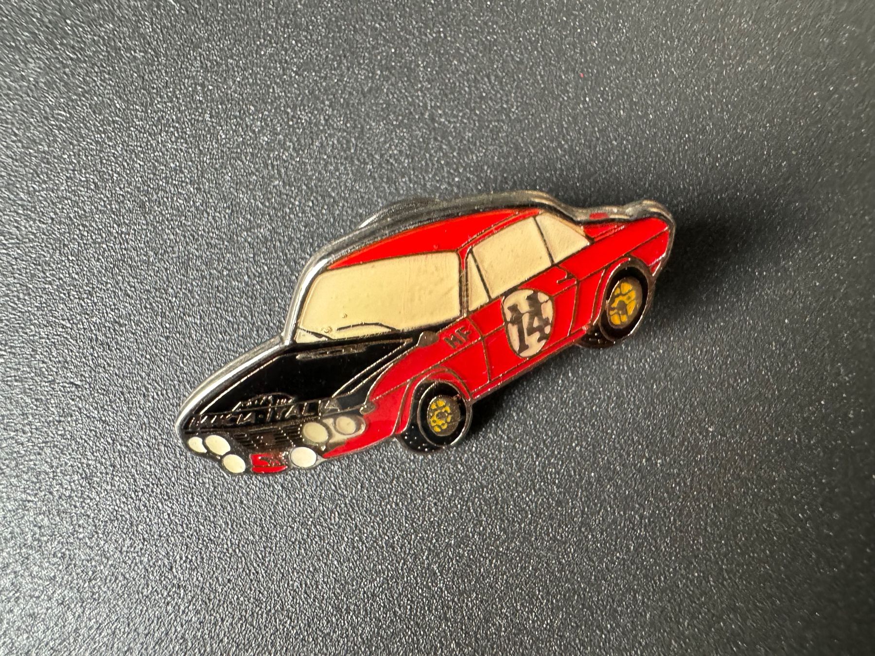 Plaquettes & Badges: Pin Truck Auto Wagen Bus Oldtimer – D'occasion à Galgenen par rub_f6kh