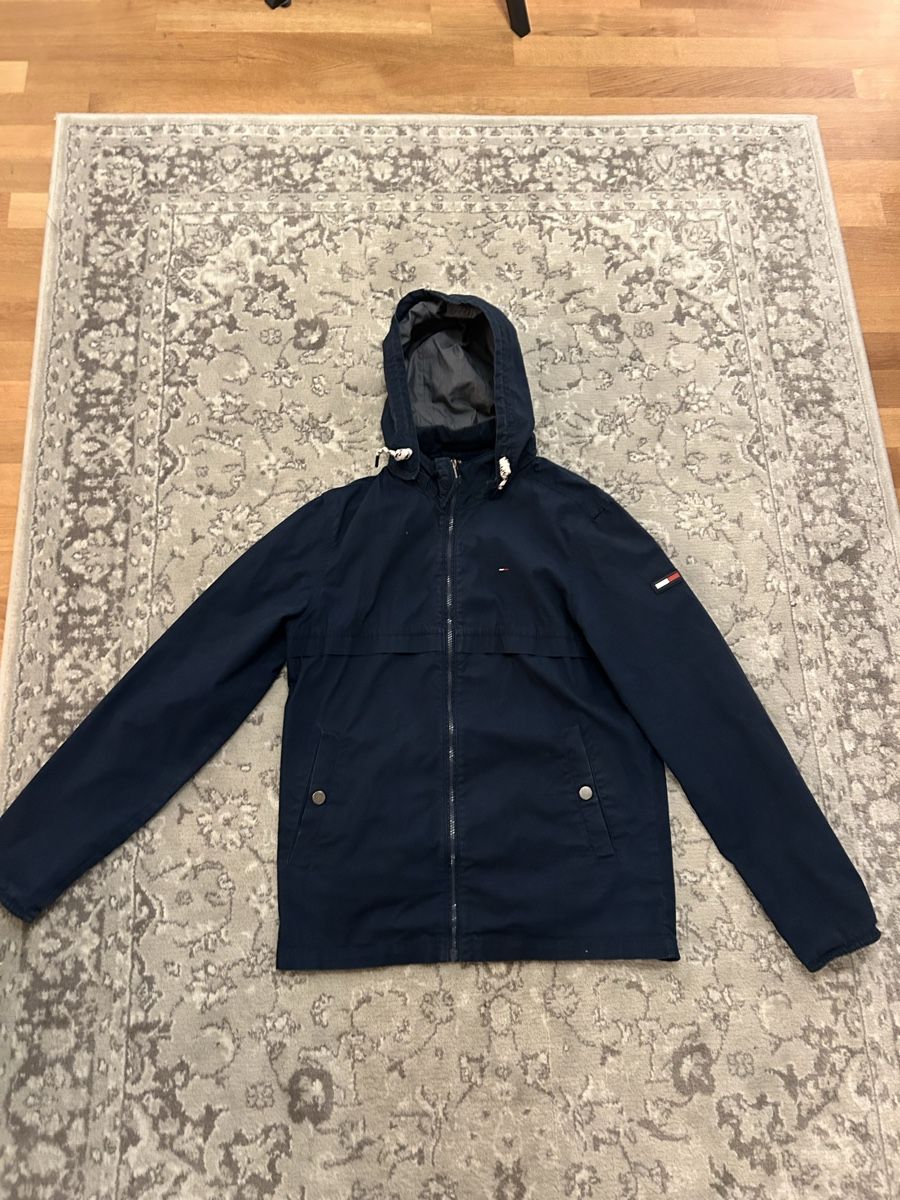 Tommy Hilfiger Giacche: Tommy Jeans Jacke – Usato da Glattbrugg venduto da ShaniiaB