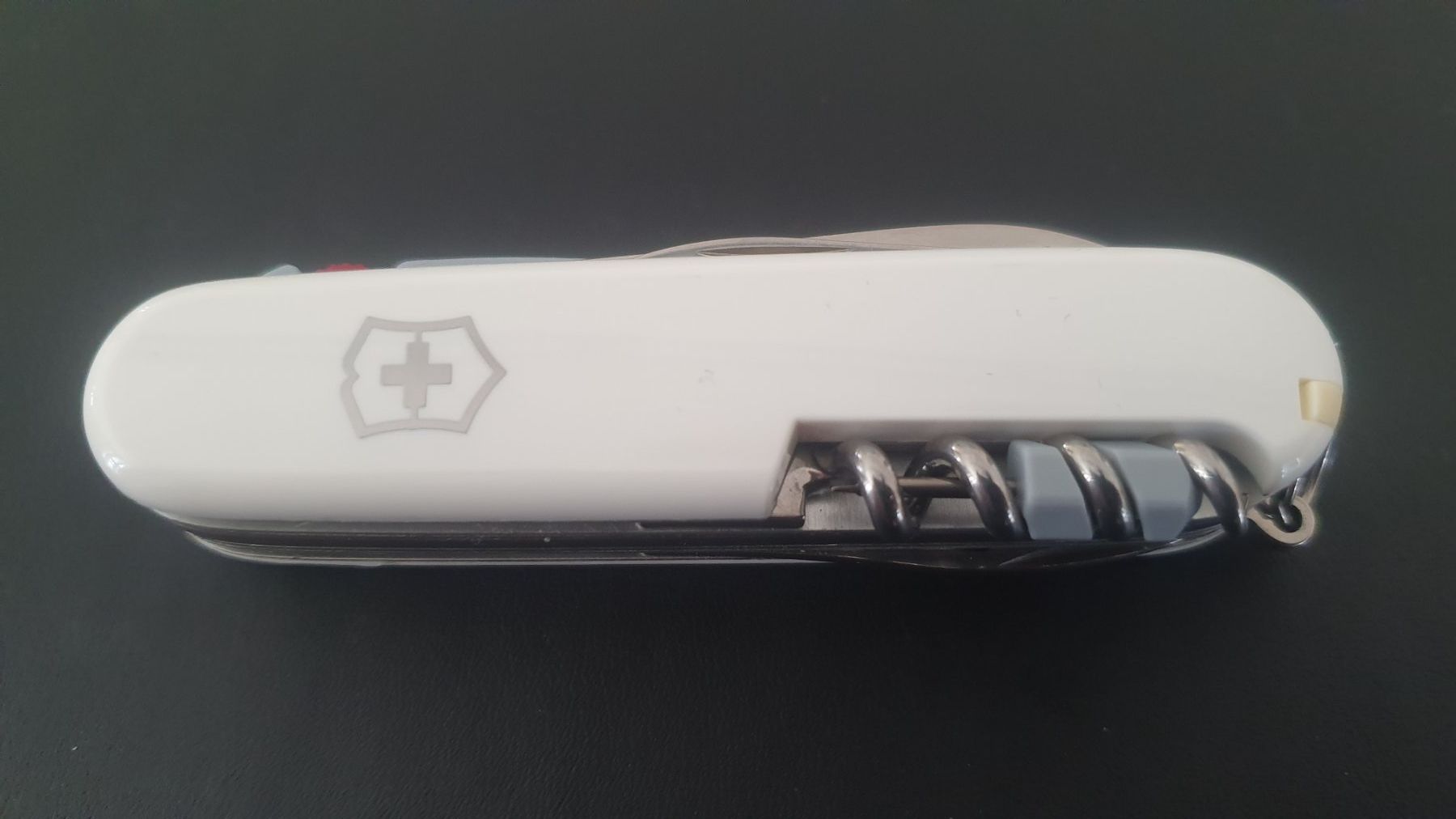 Victorinox Coltelli tascabile: 3 Victorinox Taschenmesser mit Logo – Nuovo (secondo la descrizione) da Härkingen venduto da MarianneSi 1
