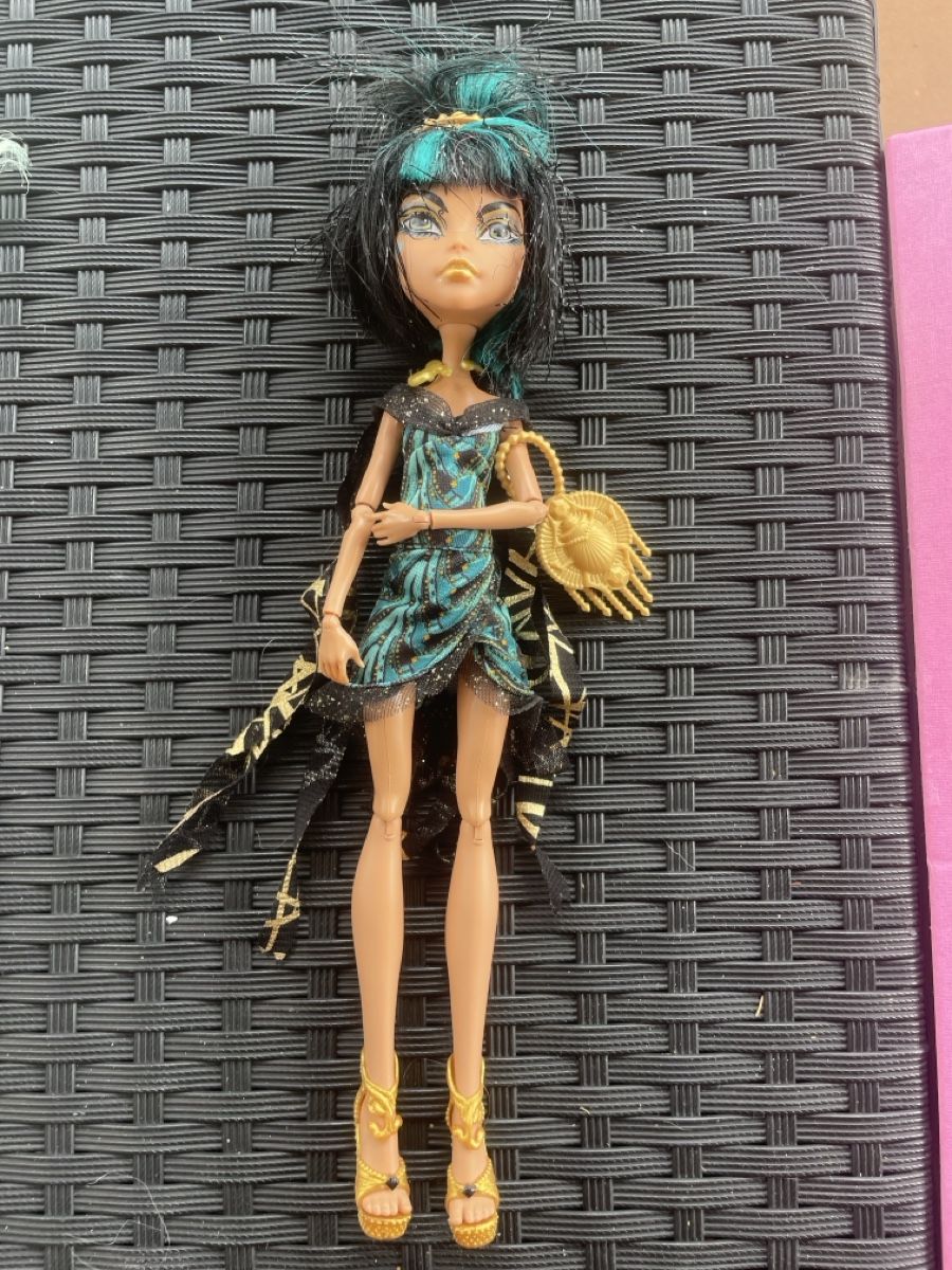 Bambole: Monster High Cleo De Nile Doll – Usato da Wolfhausen venduto da fairyyve