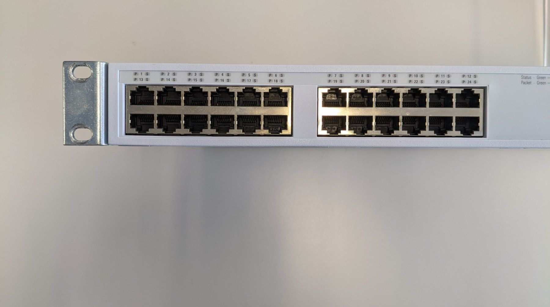 Hub & Switch: 3com Switch 4400 SE 24 Port - 3C17206 – Usato da Glattpark (Opfikon) venduto da Jams02 1