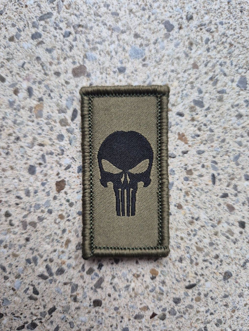 Schweizer Armee Placchette & Badge: Dienstzweigabzeichen Punisher mit klett – Nuovo e nell'imballaggio originale da Riedholz venduto da fr_sIruP