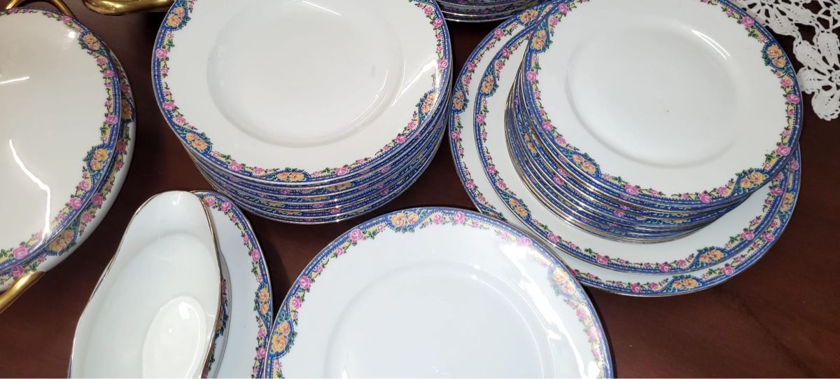 Set di piatti: Antikes Tafelservice – Usato da Ruswil venduto da LeandraR92 2