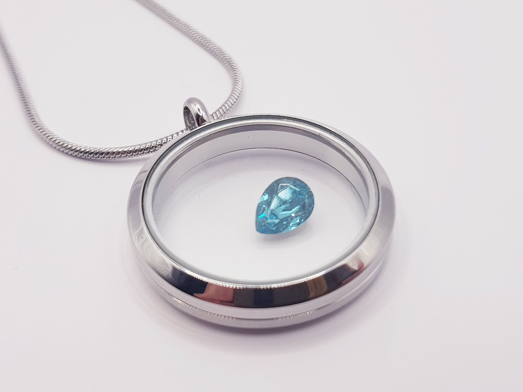 Swarovski Anhänger: Medaillon befüllbar -  Swarovski Kristall – Neu und originalverpackt aus Menziken von Zyropa