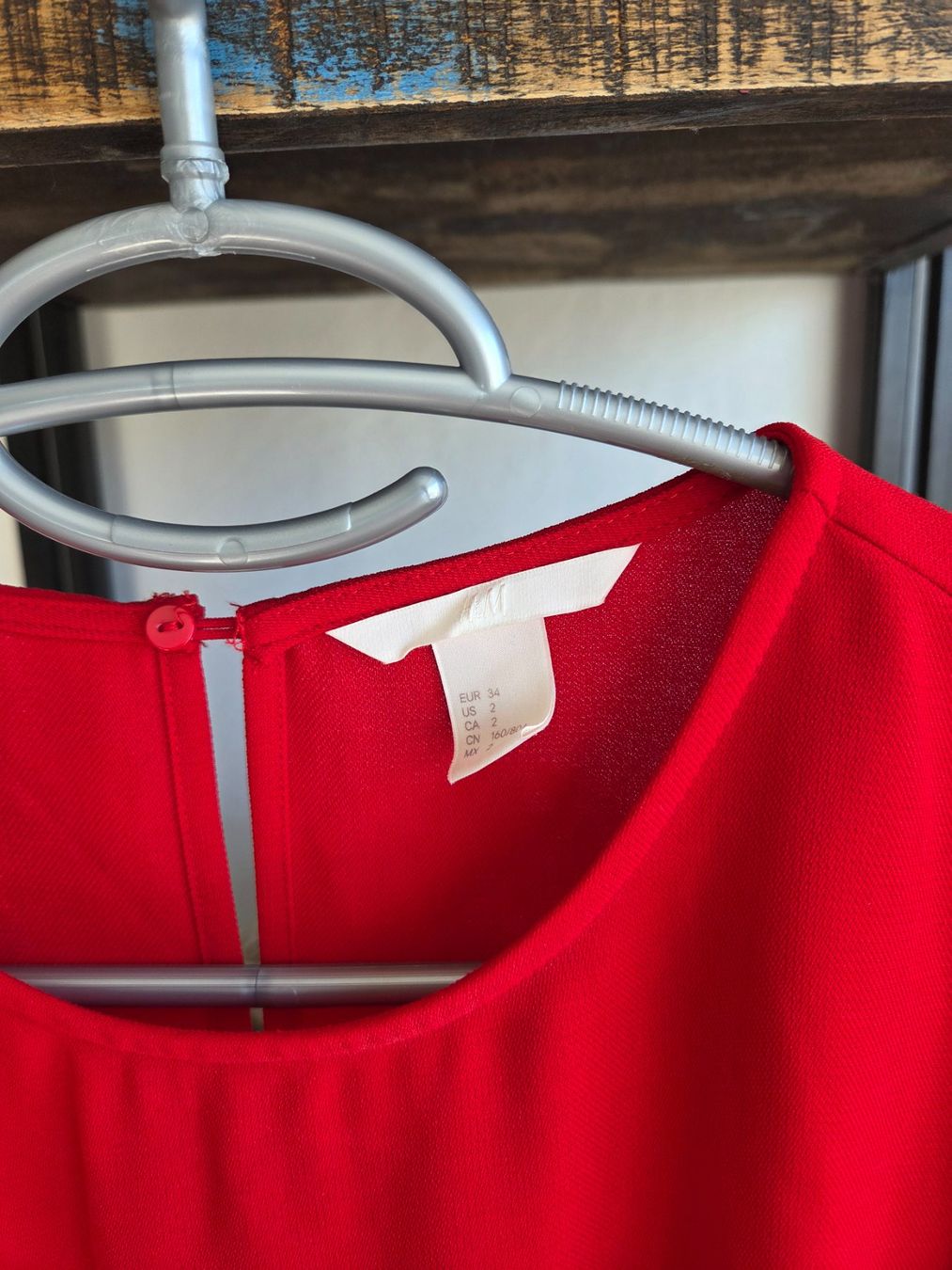 H&M Robes: H & M Sommerkleid rot – D'occasion à Hinwil par Mauso1 2