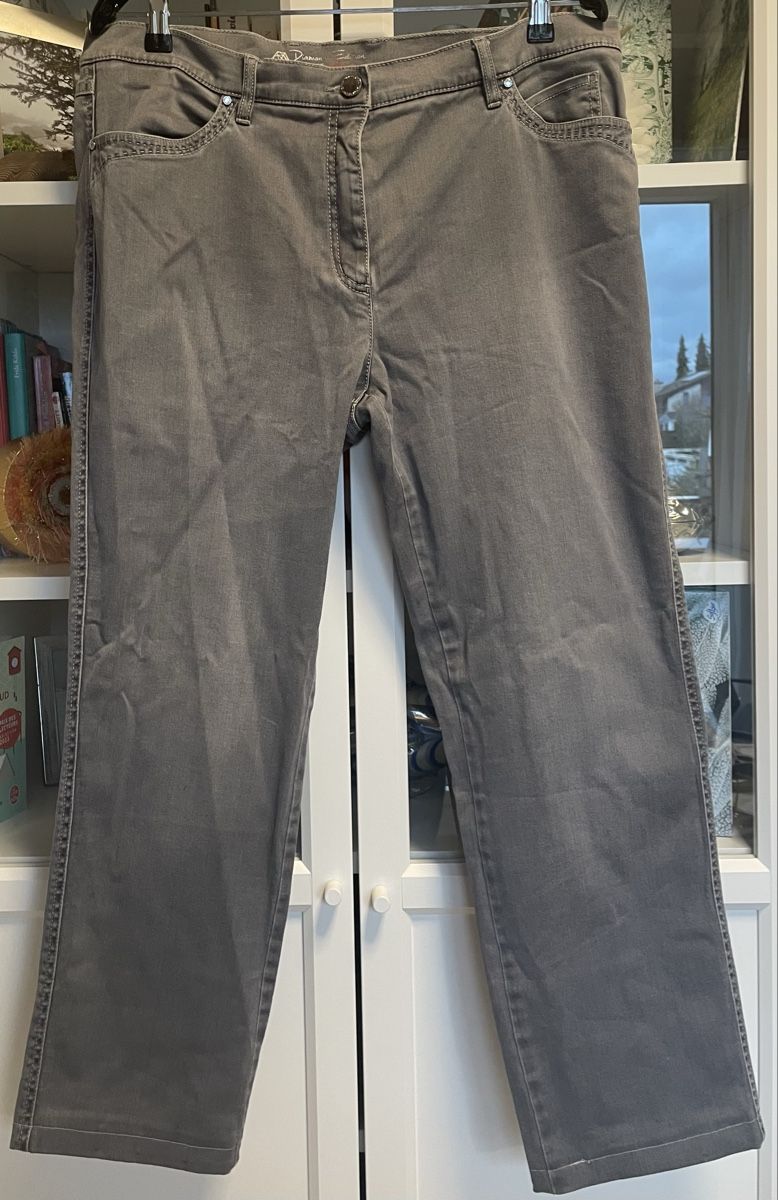 Jeans: Jeans Hose Toni 46 grau – Gebraucht aus Oberwil BL von moneymaker1