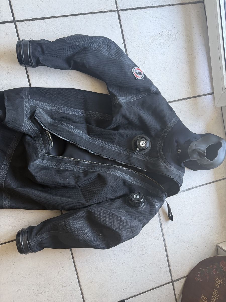 Mute per immersioni: Scuba drysuit with integrated boots used – Usato da winterthur venduto da iva_j2h5 1