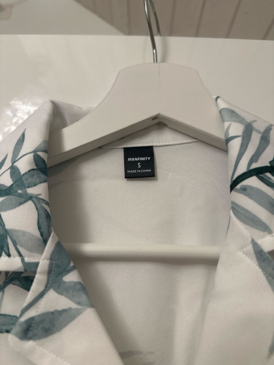 Camicie: Herren Hemd weiss mit Blattmuster Grösse S neu – Nuovo (secondo la descrizione) da Merenschwand venduto da R-R-R 1