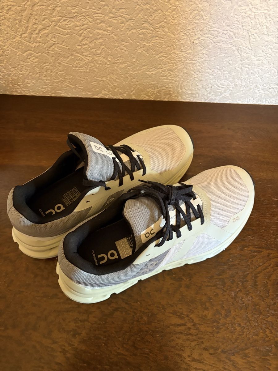 On Chaussures femmes: on cloudrunner jogging schuhe – Neuf (Voir description) à Winterthur par rahelaminxa2