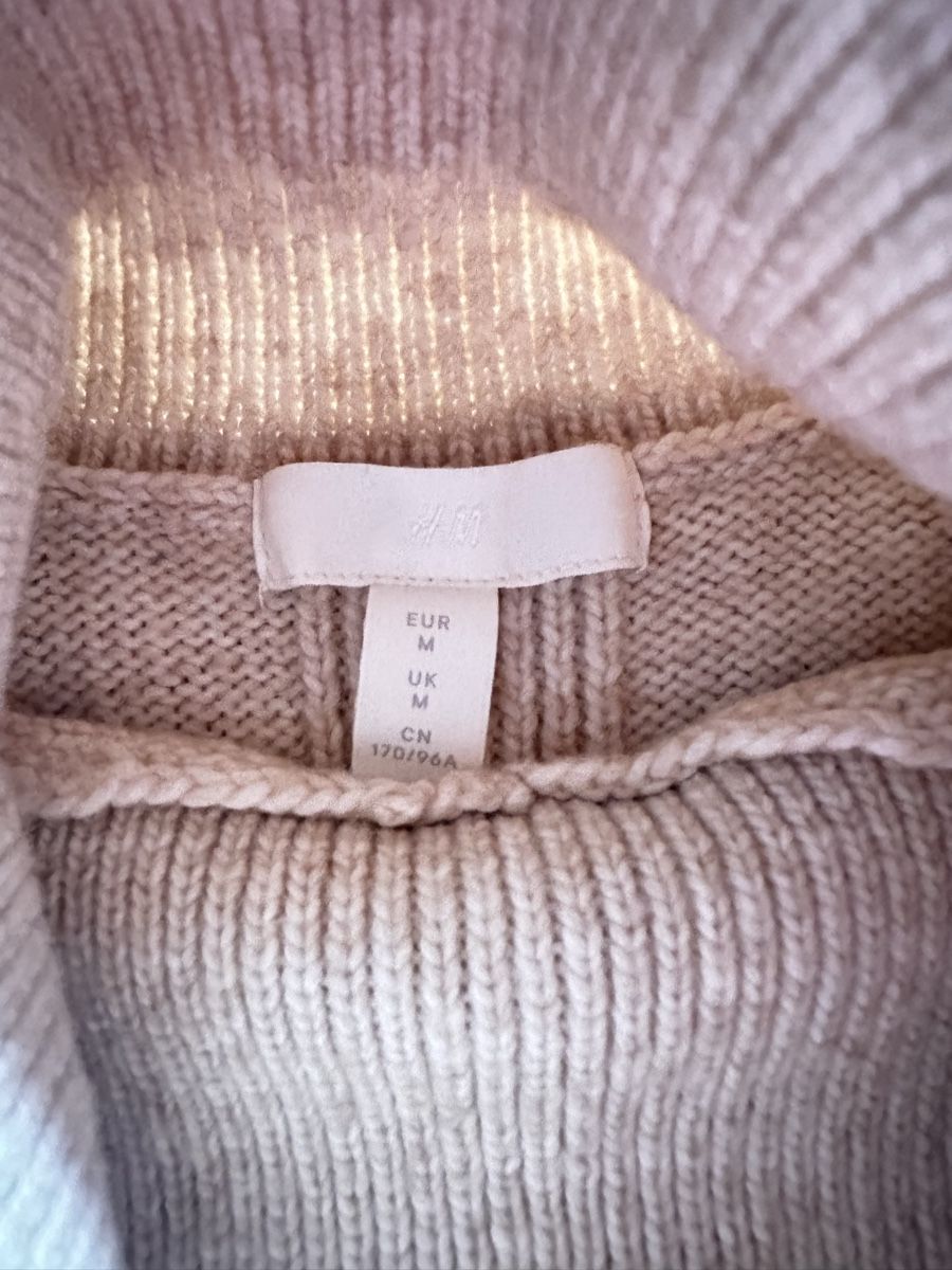 H&M Pulls & Sweat-shirts: H&M Strickpullover, Oversize,  Rollkragen Beige, Gr. M – D'occasion à St. Moritz par Dar-23 1