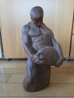 Skulptur Steinzeug- Athlet mit Stein, Top Zustand!