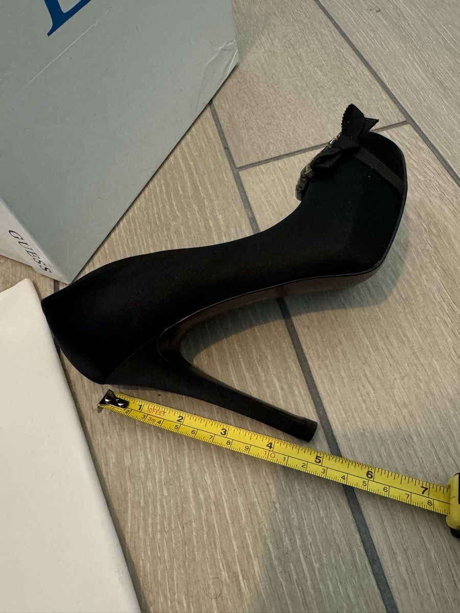 Guess Damenschuhe: Elegante Guess Pumps Schwarz, gr. 37 – Gebraucht aus Granges VS von rvn 5