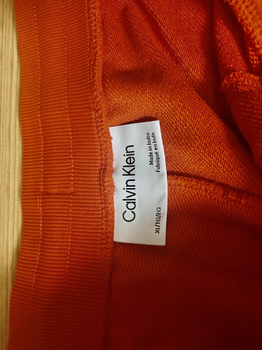 Calvin Klein Pantaloni: Calvin klein sweats – Usato da Belp venduto da jan_6yvx 1