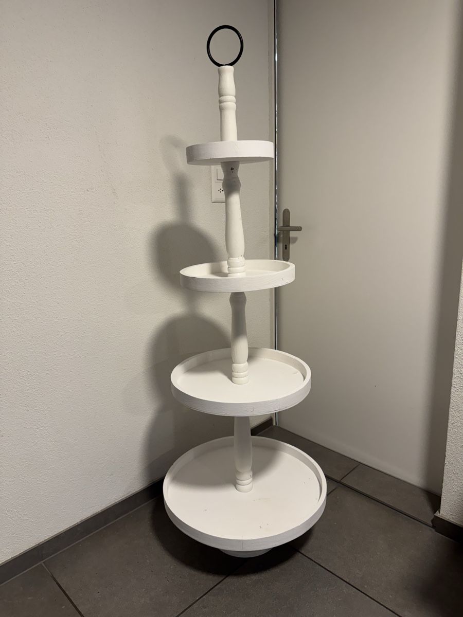 Toutes les décorations: Etagere  – D'occasion à Menziken par xirixs
