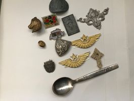Diverse Sammlung von Vintage Emblemen